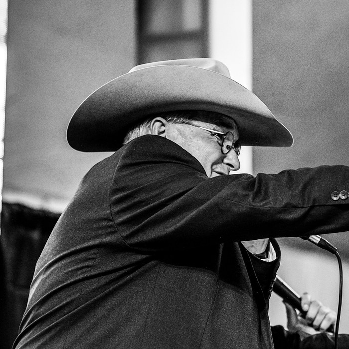 Steve Friskup calling the sale at the Horse Sale at Rancho Rio